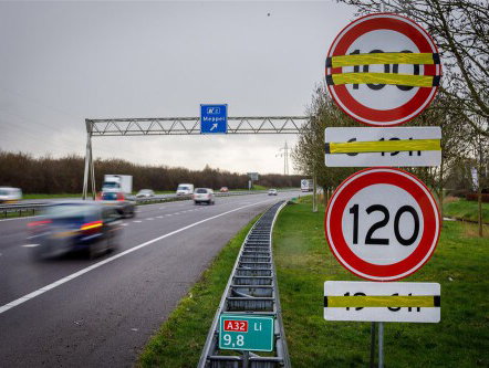 Rijkswaterstaat plaatst aangepaste verkeersborden