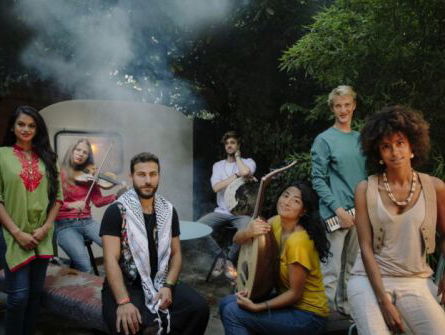 19:30 Hollandsche Nieuwe! Caravan II van Julian Schneemann and friends/2