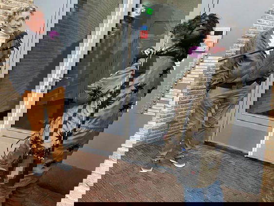 Dieuwertje Blok gaat langs bij dirigent Rintje te Wies