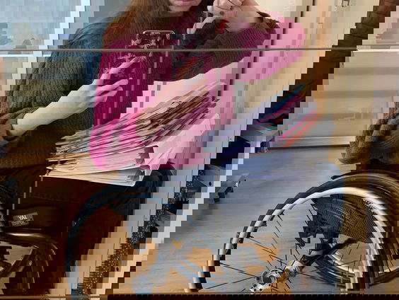 Naomi moet jaarlijks bewijzen dat ze geen fraude pleegt met haar lichamelijke beperking