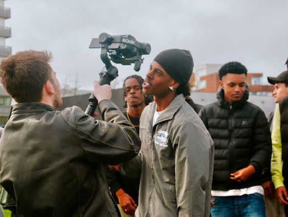 19-jarige Artist of the Month JAH maakt pas 1 jaar muziek maar gaat hard!