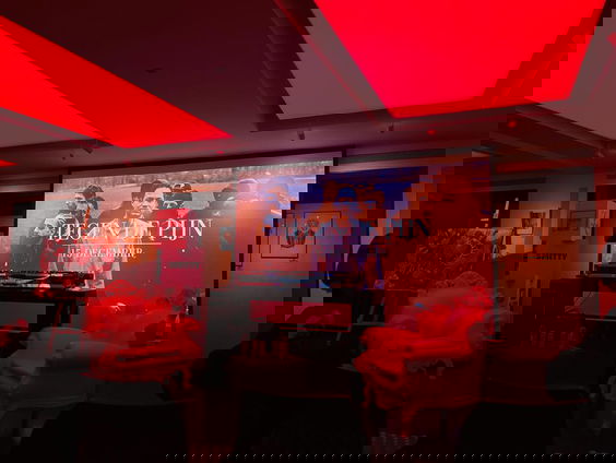 Reporter Camille is bij luistersessie van Smitty zijn EP "Tegen de Pijn"