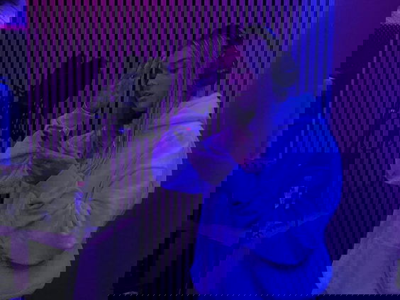 Reporter Camille zit bij AOTM Sooph in de studio voor haar challenge!