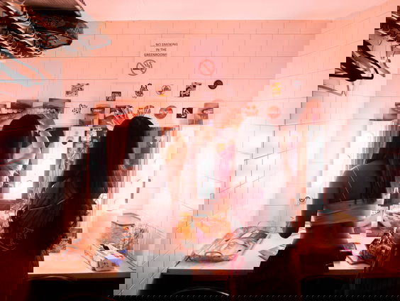 Reporter Camille zet voor het eerst tooth gems bij One of a Dime!