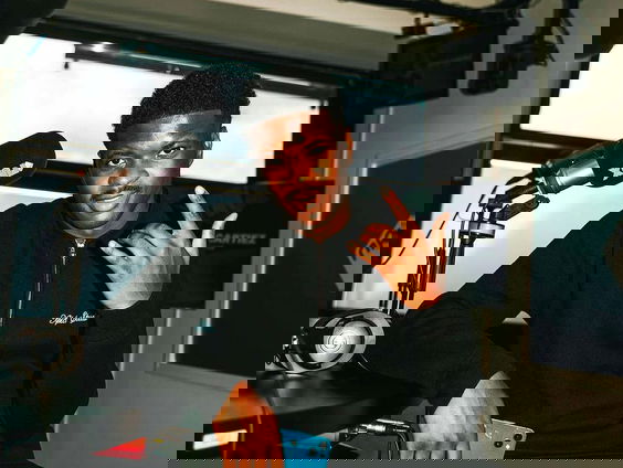 Reporter Camille gaat langs bij Burleson om te kijken hoe het met zijn challenge gaat!