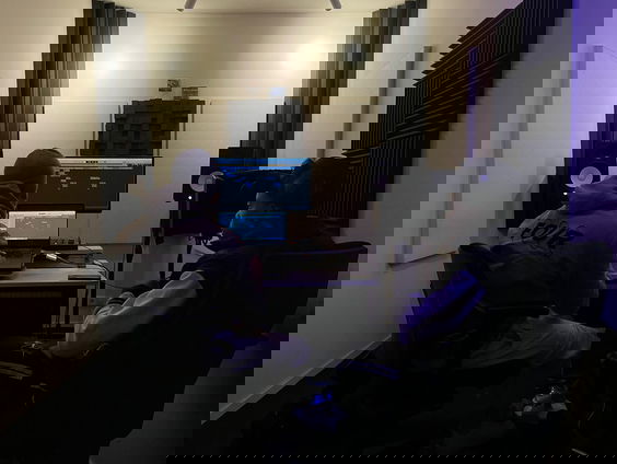 Reporter Camille gaat langs bij AOTM Casso voor een studiosessie!