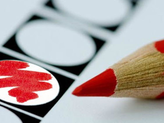 Met iemand anders zijn of haar stem stemmen.