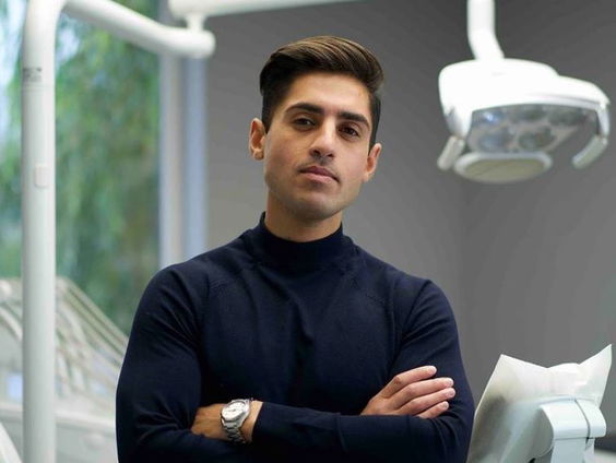 Tandarts Farbod: ''Er zijn mensen die stoned naar hun afspraak komen''