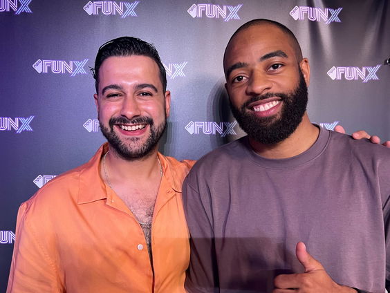 Amsterdamse Artist of the Month SCROBA spreekt 5 talen en vertaalt zijn track Remonter LIVE!