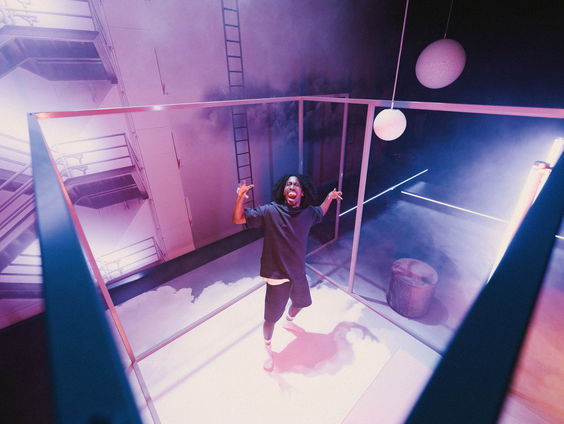 Reporter Camille is bij de premiére van de voorstelling: OSSO!