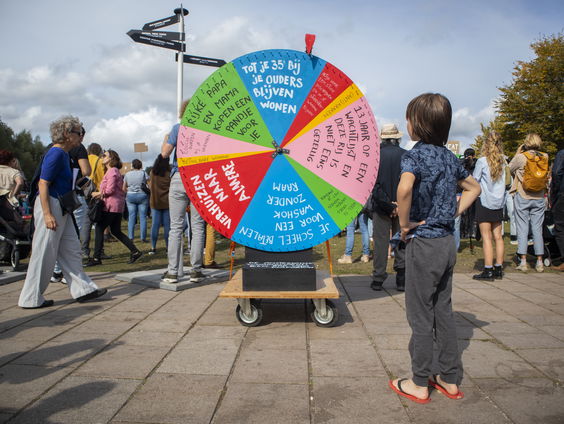 Rad van (on)Fortuin laat woningcrisis op een grappige manier zien