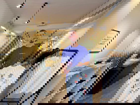 Reporter Camille gaat langs bij pop-up store "Like Charlie" voor mentale gezondheid!