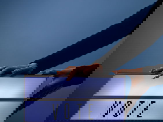 Er is een nieuw coalitieakkoord in Amsterdam, Younes legt uit wat dit voor jou betekent