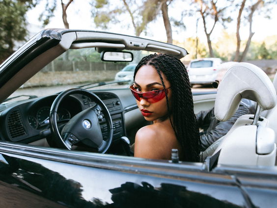 Artist of the month Shizen speelt de kerstquiz met Chanel!