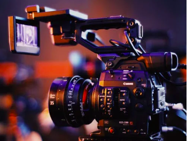 Raïsha maakt de documentaire 'Ons Suriname' over de toekomst van jongeren in Suriname!