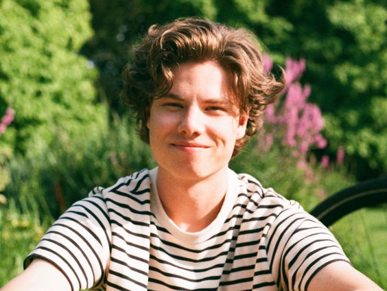 Valentijn (21) maakte een film over studieschuld: "De compensatie is eigenlijk een lachertje"