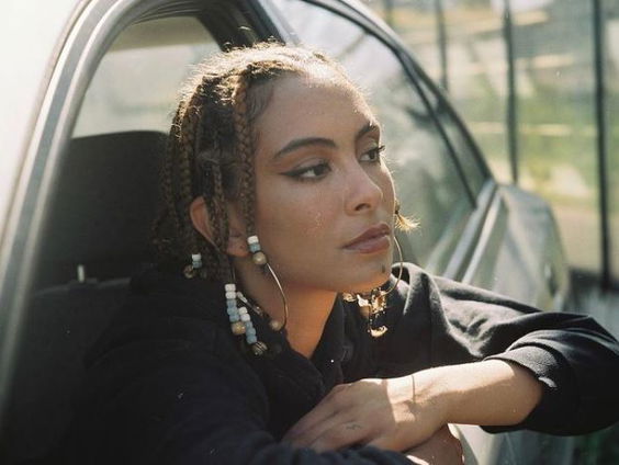 Lilo (22) werd uitgesloten van de Jehova's getuigen gemeenschap