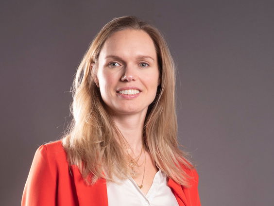 Tjarda (35) maakt Tiktoks over hoe het is om bijna blind te zijn