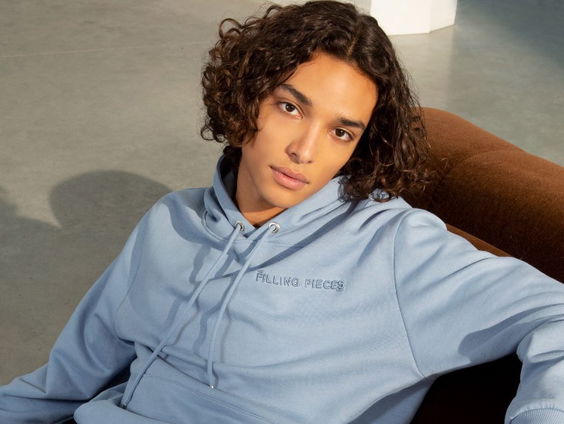 Djairo ging van pizzabezorger naar model: "Een week later had ik mijn eerste job"