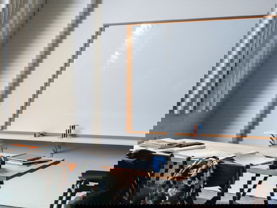 Leerkrachten Ceylan en Lida in gesprek over 'Lentekriebels'