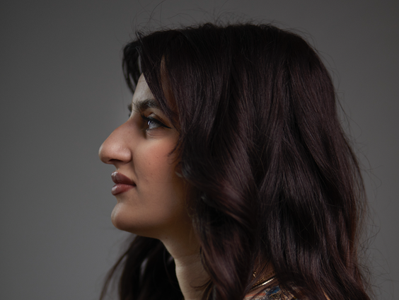 Sona (25) wil van haar eigen neus leren houden