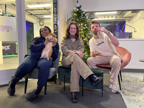 Sjo de kerstboom beoordelaar beoordeelt kerstbomen van Sander en de luisteraar