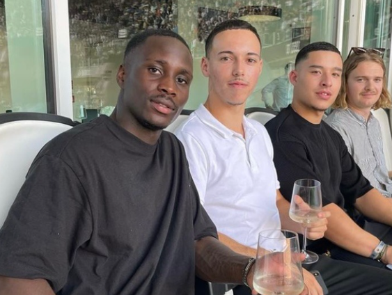 De jongens van Amslux bieden exclusieve service aan profvoetballers: "Hoe gekker hoe beter''