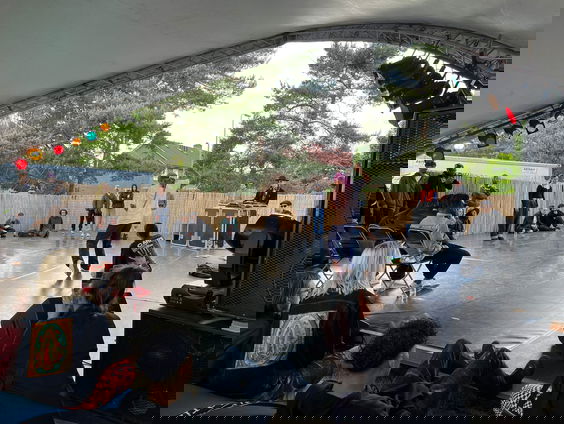 Reporter Camille leert dansmoves tijdens Hiphop in de Hoogte in Arnhem!