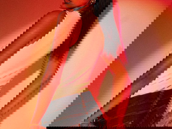 Reporter Camille is bij de studiosessie van AOTM Kaya Imani!