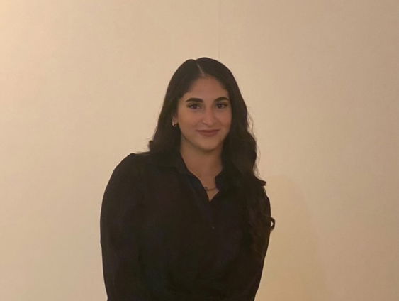 Aybuke (17) maakt voor school documentaire over de Oeigoeren