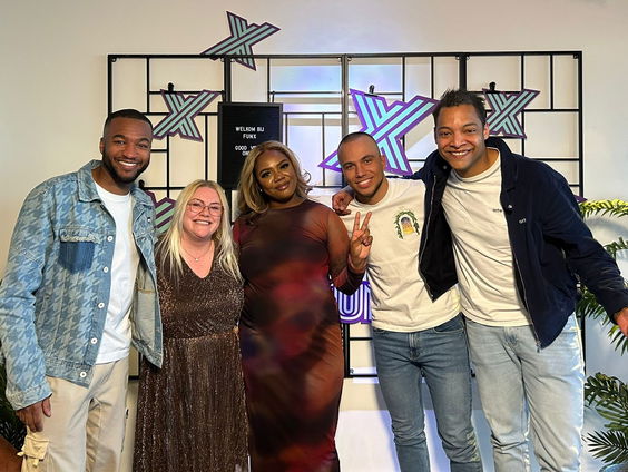 Luisteraar Mirjam zingt voor het eerst met autotune