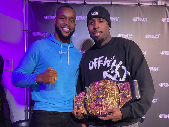 Donegi Abena over het opgroeien in een pleeggezin: "Als kleine jongen zie je het verschil niet echt"