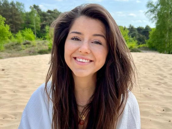 Sanne (23) heeft eigen onderneming ondanks haar reuma: “Ik kan niet te lang zitten of staan”