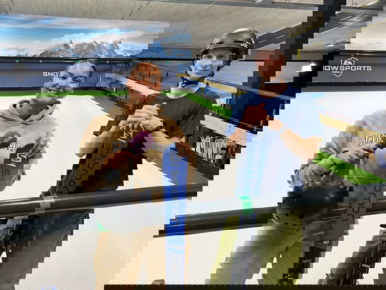 Reporter Camille neemt een les indoor skiën in Zwolle!