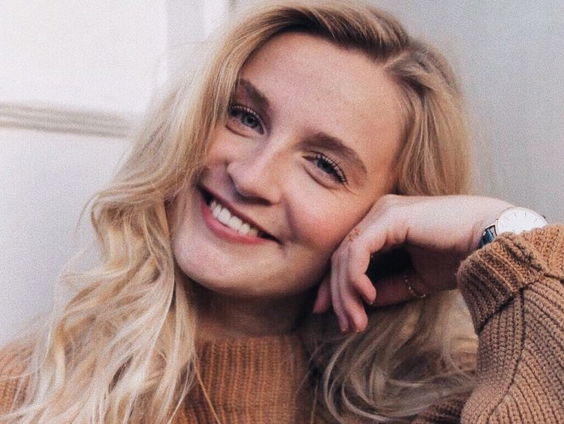 Eva (24) deelt gesprekken met psycholoog in haar podcast