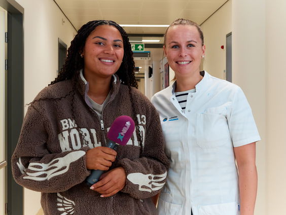 Reporter Camille leert hoe jij je eigen borsten kunt checken tijdens de Borstkankermaand!