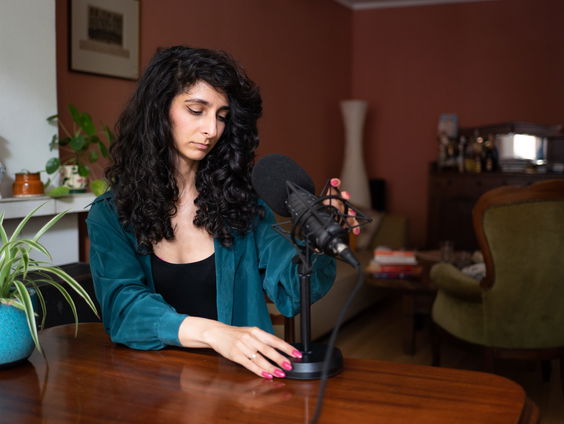 Journalist Mina Etemad: 'In Iran strijdt iedereen voor het recht op zelfbeschikking'