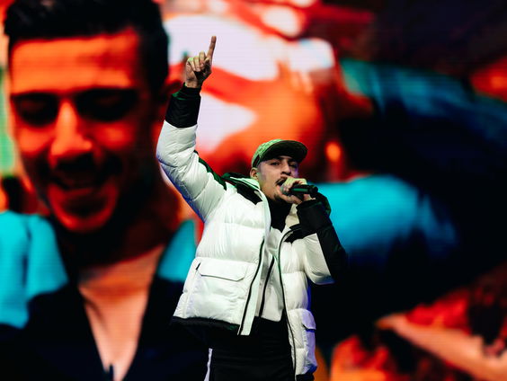 Boef lanceert eigen burger en heeft Nederland officieel verlaten