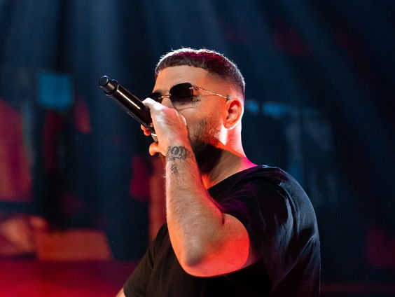 Murda haalt geld op voor slachtoffers van de aardbeving