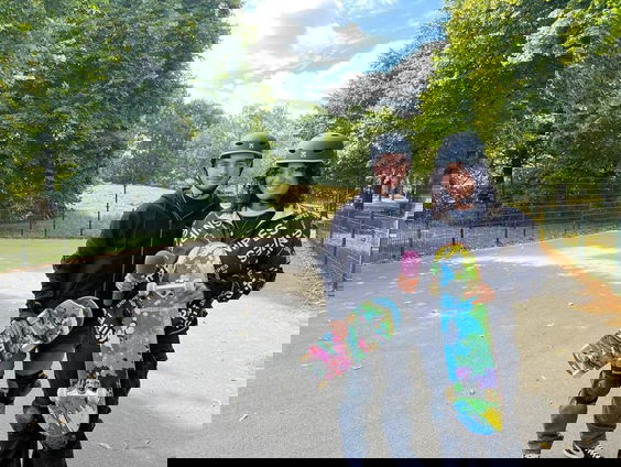 Reporter Camille leert verschillende tricks bij Skateschool Dekkie!