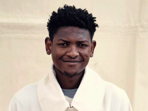 Abdulaal (22) is fysiek en mentaal mishandeld aan de Europese grens: Bescherm kinderen op de vlucht