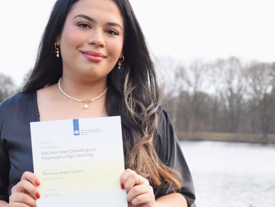 Angila haalde haar HBO-diploma, ondanks de negatieve adviezen haar docenten!
