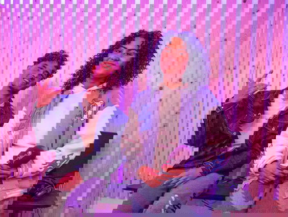 Reporter Camille maakt samen met AOTM Syllaa een nieuwe track!