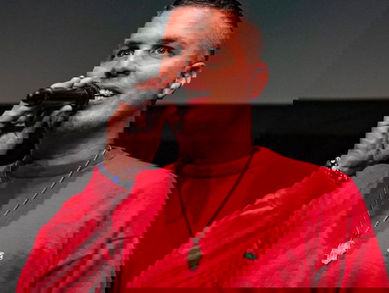 SPOKEN WORD ARTIEST LUAN BULESHKAJ doet een ode aan de vrouw