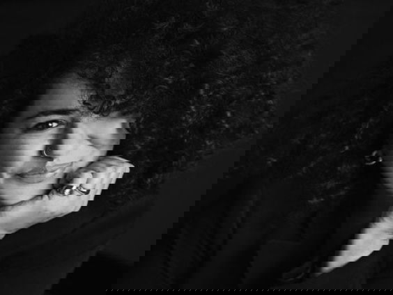 Journaliste en activiste Asma is de nieuwe managing editor van harpersbazaar