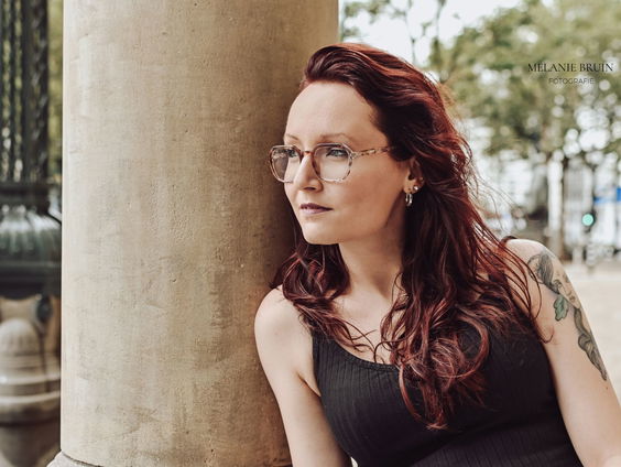 Elysa (28) heeft een platform vol pijn