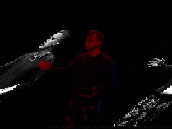 Spoken word artiest Luan Buleshkaj neemt ons mee in een recap van zijn 2021