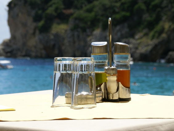 Report Camille: Kan de horeca bepalen wat jij draagt?