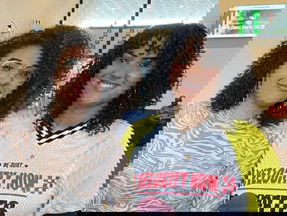 Hoe verzorg je krullend haar? Reporter Camille onderzocht het tijdens het Curls Beauty Event in Assen!