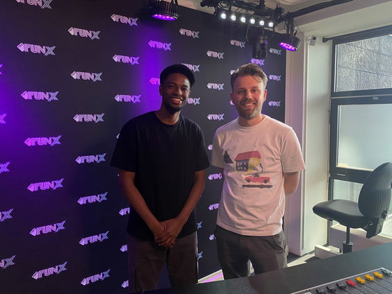 Vijf Vragen op Vrijdag aan comedian Joël Gideon!